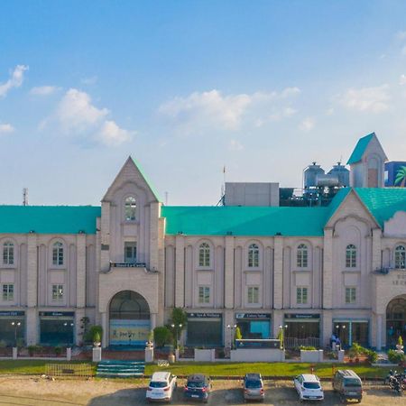 Hotel Le Castle Rudrapur Exterior photo