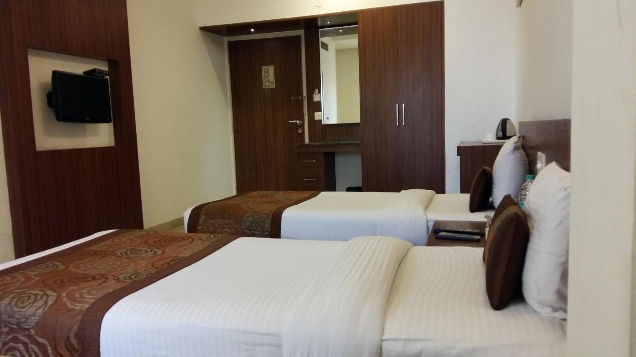 Hotel Le Castle Rudrapur Exterior photo