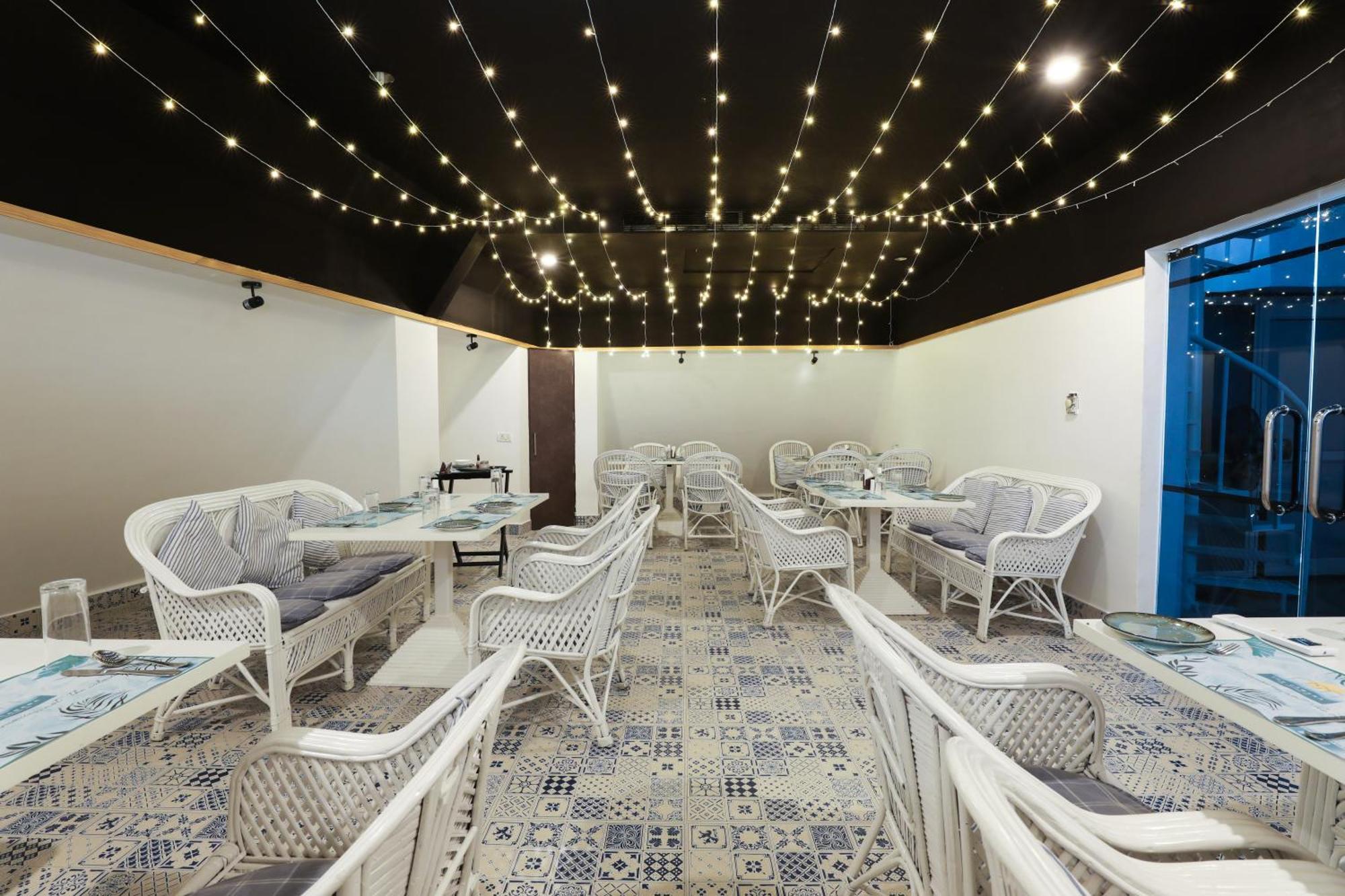 Hotel Le Castle Rudrapur Exterior photo