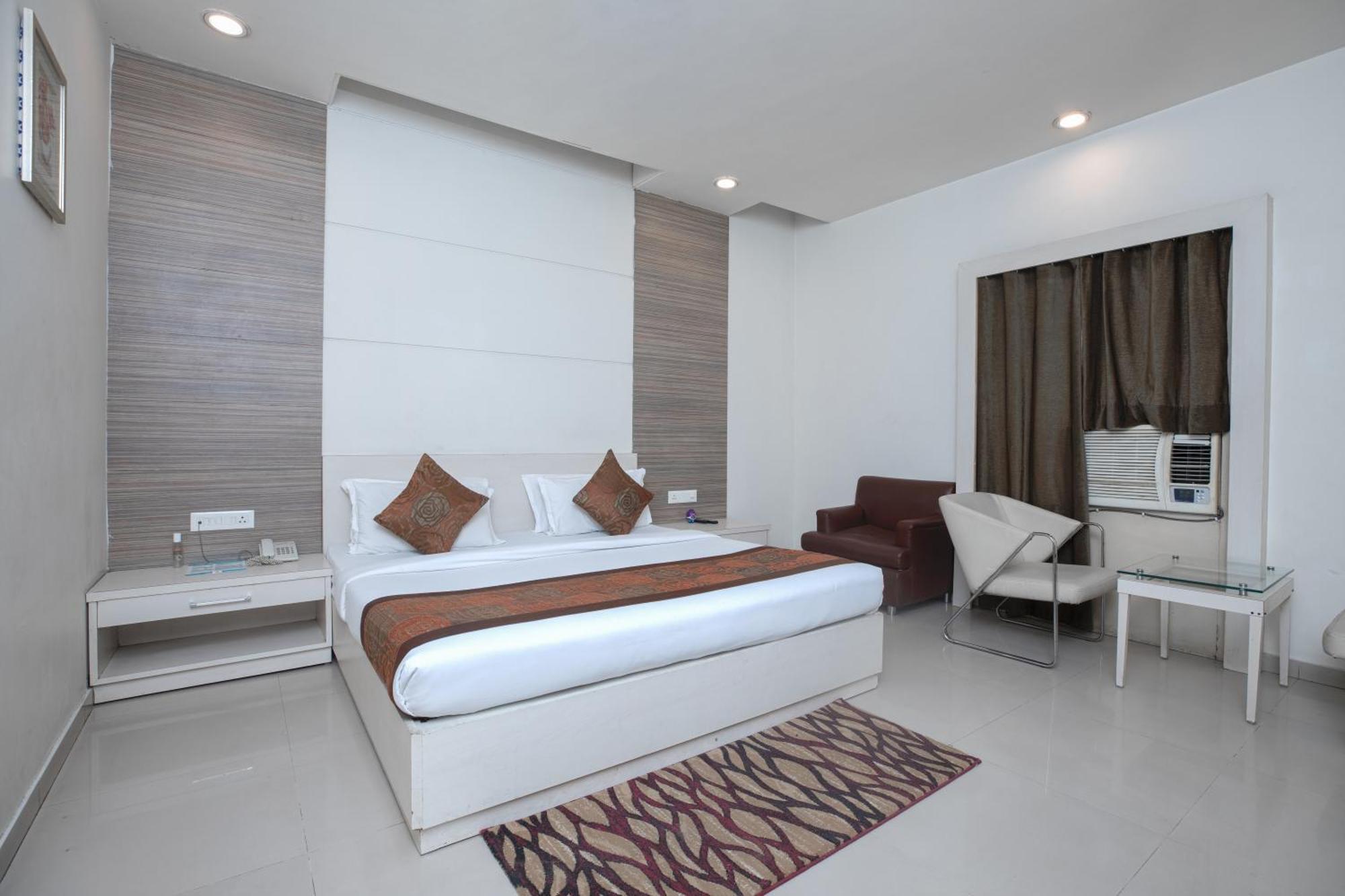Hotel Le Castle Rudrapur Exterior photo