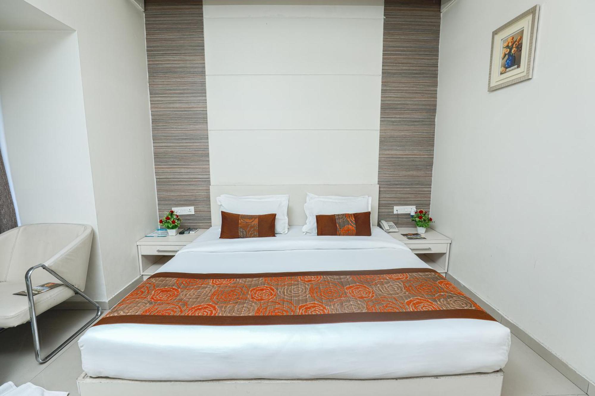 Hotel Le Castle Rudrapur Exterior photo