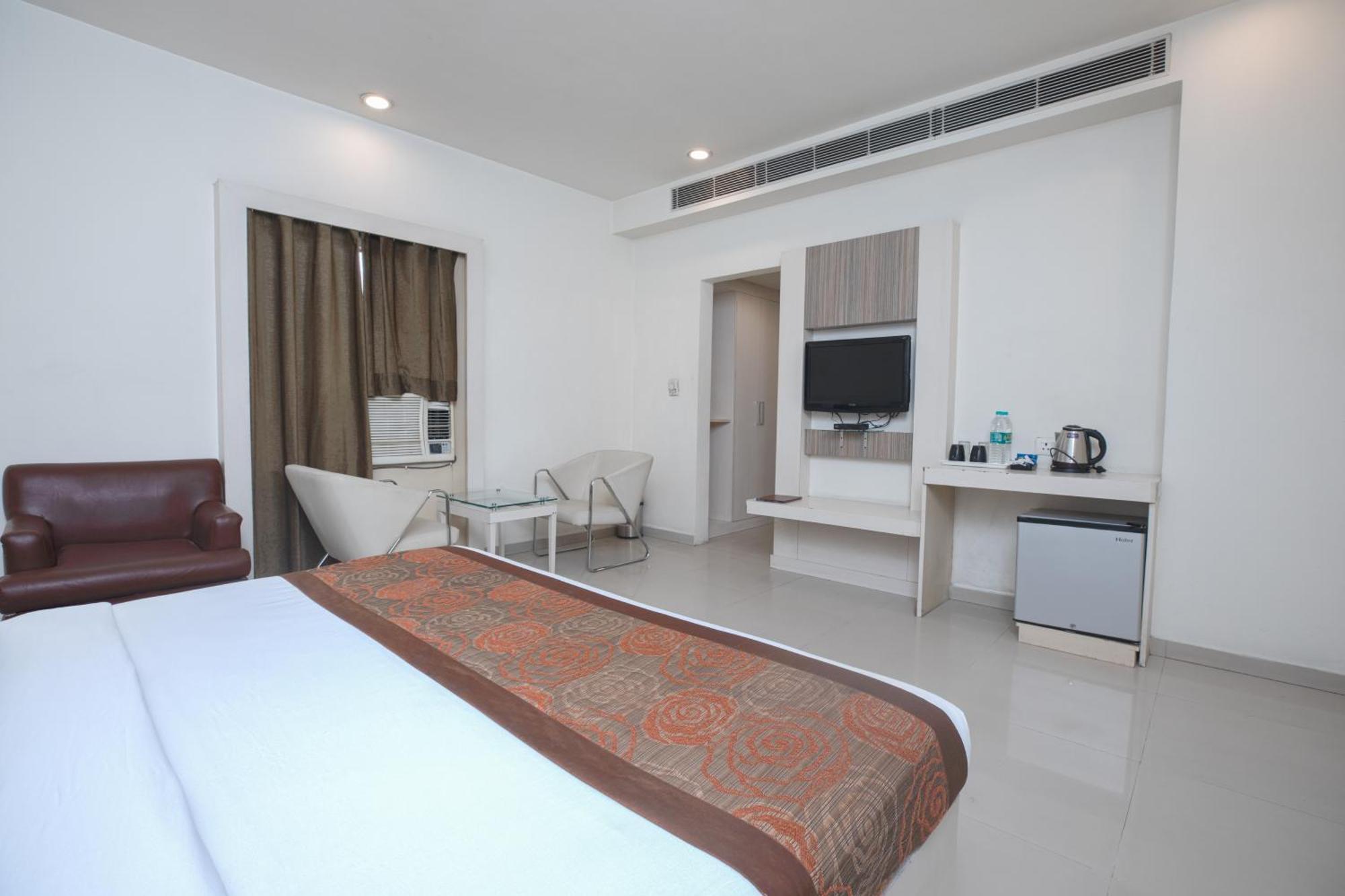 Hotel Le Castle Rudrapur Exterior photo